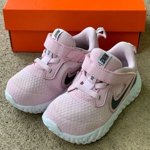 Nike Revolution Toddler Girl Sneakers
